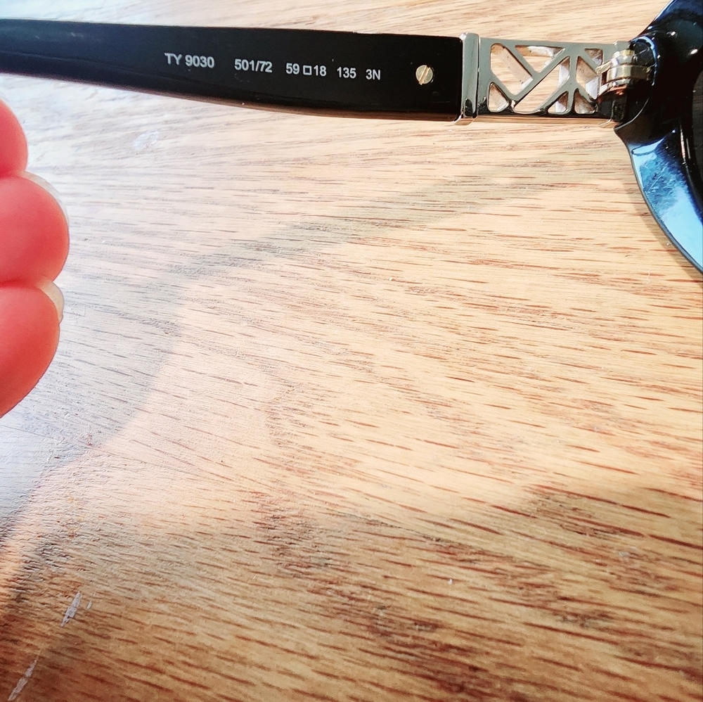 COPY - Tory Burch Chic Black Cat-Eye Sunglasses - Picture 5 of 7